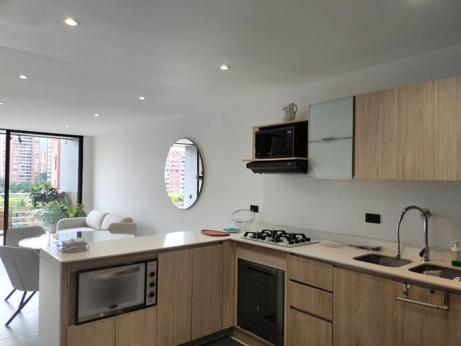 Apartamento de 2 alcobas en arriendo en El Poblado, Medellín, 85 m² · foto 6 de 18