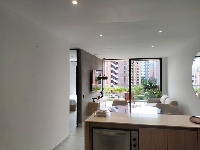 Apartamento de 2 alcobas en arriendo en El Poblado, Medellín, 85 m² · foto 2 de 18