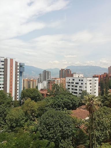 Apartamento en arriendo en Castropol, Medellín · foto 3 de 24