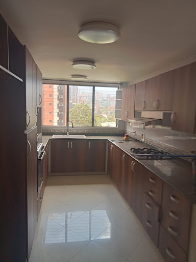 Apartamento en arriendo en Castropol, Medellín · foto 4 de 24