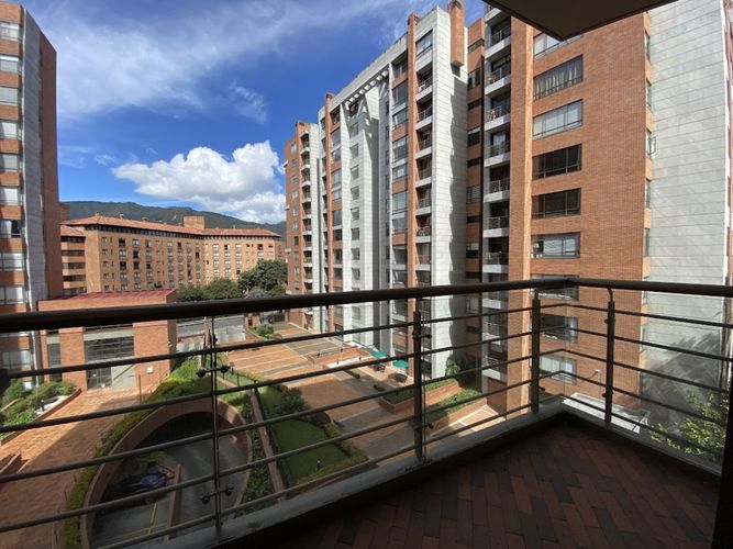 Apartamento de 3 alcobas en venta en La Calleja, Bogotá, 144 m² · foto 5 de 24