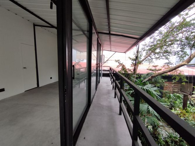 Local en arriendo en El Poblado, Medellín, 36 m² · foto 2 de 13