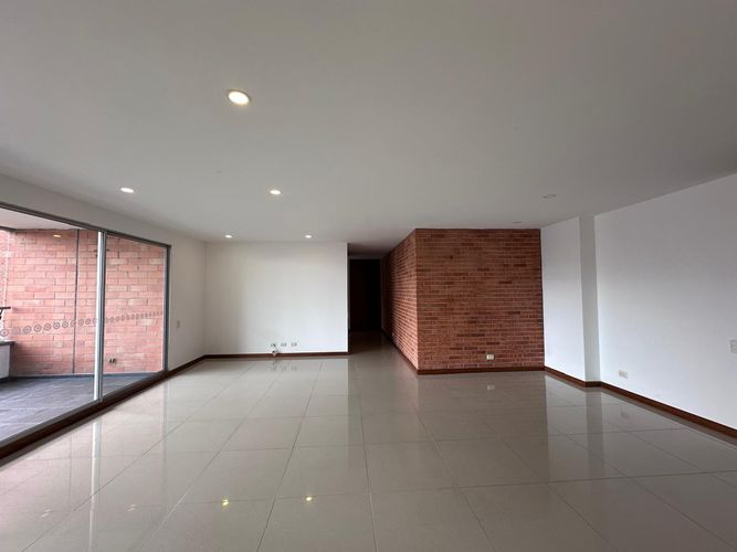 Apartamento de 3 alcobas en arriendo en El Poblado, Medellín, 155 m² · foto 2 de 20