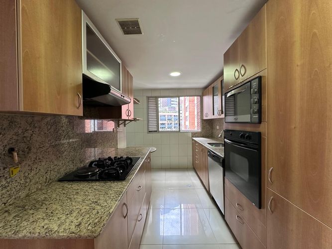 Apartamento de 3 alcobas en arriendo en El Poblado, Medellín, 155 m² · foto 5 de 20