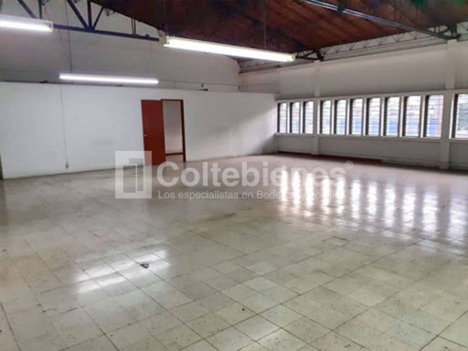 Bodega en arriendo en Colombia, Medellín, 480 m² · foto 2 de 9