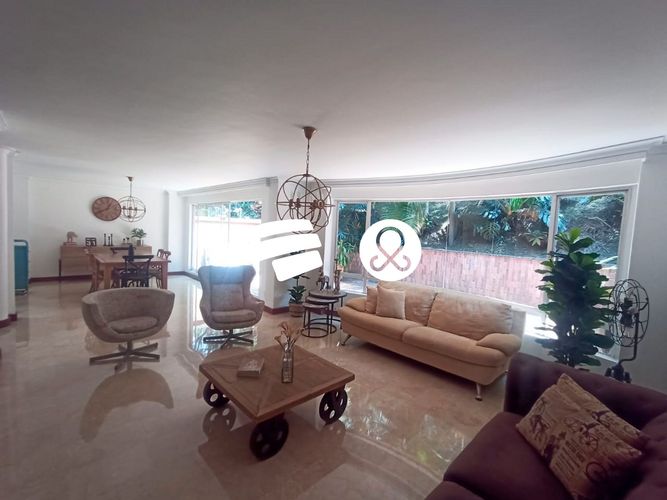 Casa de 4 alcobas en venta en El Diamante No. 2, Medellín, 373 m² · foto 2 de 19
