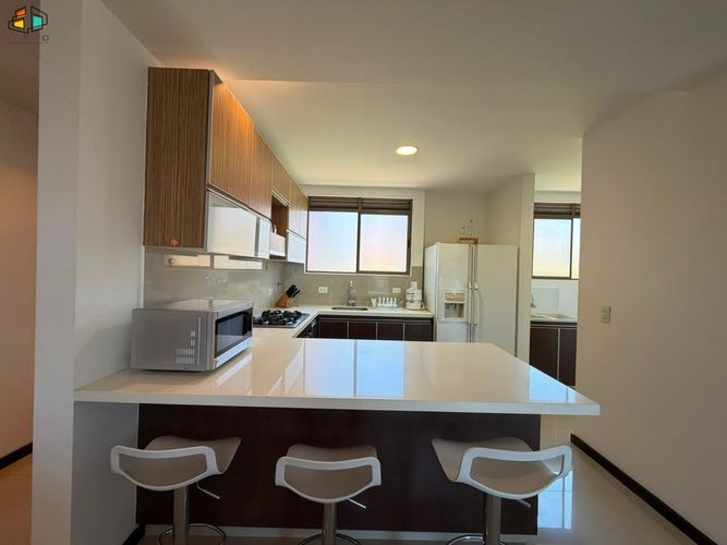 Apartamento de 4 alcobas en arriendo en Las Lomas No.2, Medellín, 150 m² · foto 3 de 24
