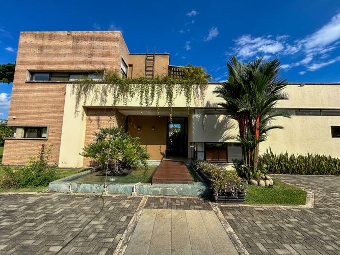 Casa de 5 alcobas en venta en Alfaguara, Jamundí, 980 m² · foto 2 de 24