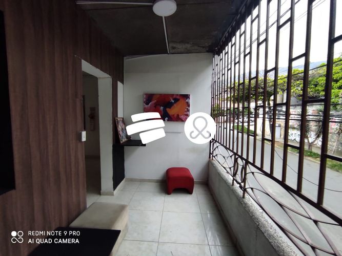 Casa de 7 alcobas en venta en Prado, Medellín, 231 m² · foto 2 de 13