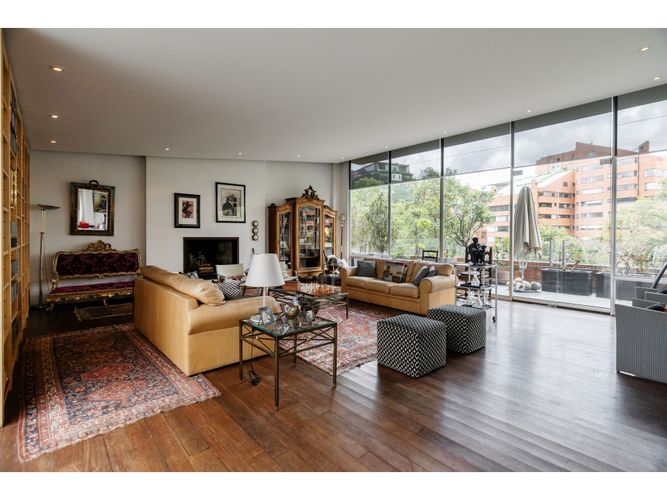 Apartamento de 2 alcobas en venta en La Cabrera, Bogotá, 588 m² · foto 2 de 24