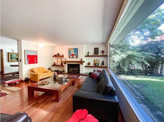 Casa de 5 alcobas en venta en El Refugio, Bogotá, 420 m² · foto 2 de 24