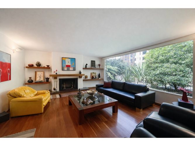 Casa de 5 alcobas en venta en El Refugio, Bogotá, 420 m² · foto 3 de 24