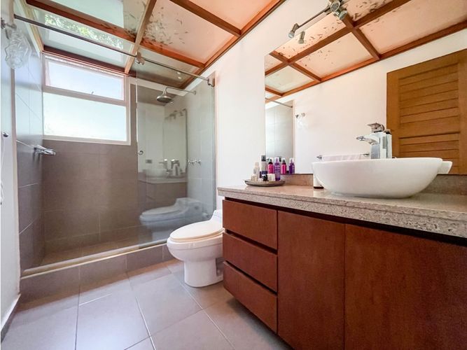 Casa de 5 alcobas en venta en El Refugio, Bogotá, 420 m² · foto 17 de 24