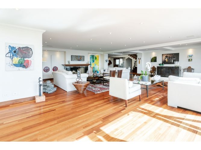 Apartamento de 4 alcobas en venta en Los Rosales, Bogotá, 887 m² · foto 2 de 24
