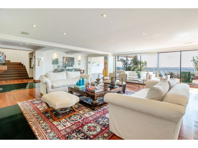 Apartamento de 4 alcobas en venta en Los Rosales, Bogotá, 887 m² · foto 3 de 24