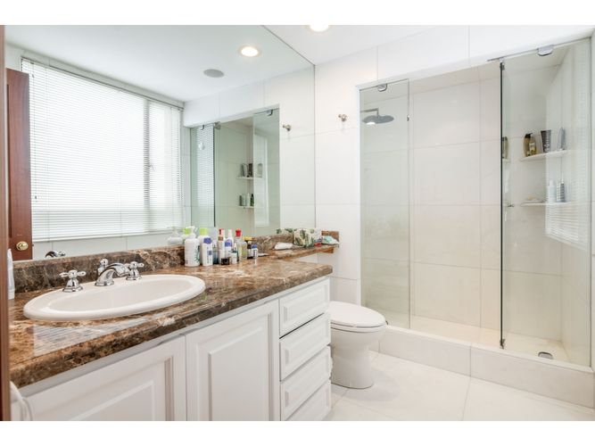 Apartamento de 4 alcobas en venta en Los Rosales, Bogotá, 887 m² · foto 10 de 24