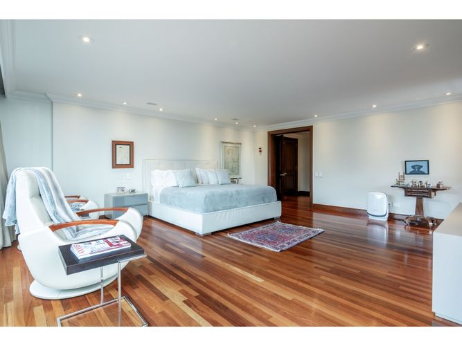 Apartamento de 4 alcobas en venta en Los Rosales, Bogotá, 887 m² · foto 14 de 24