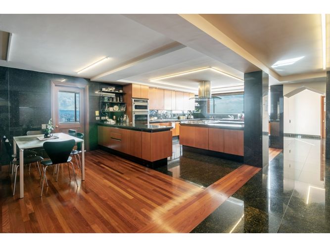 Apartamento de 4 alcobas en venta en Los Rosales, Bogotá, 887 m² · foto 15 de 24