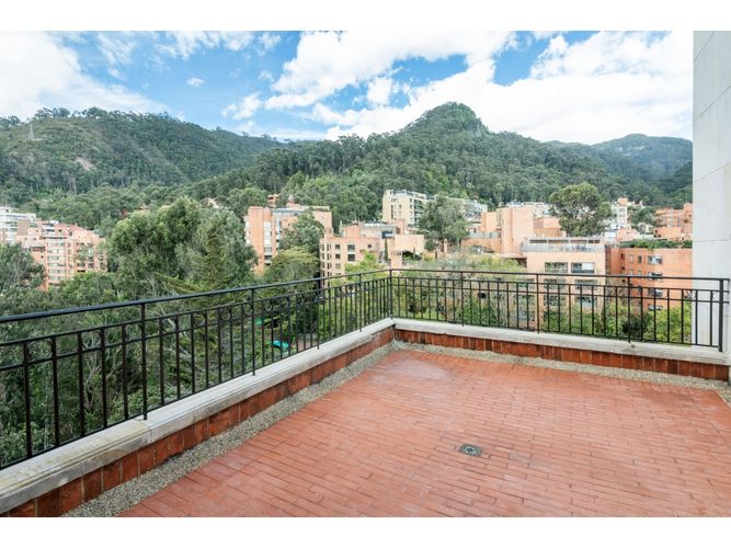 Apartamento de 4 alcobas en venta en Los Rosales, Bogotá, 887 m² · foto 18 de 24