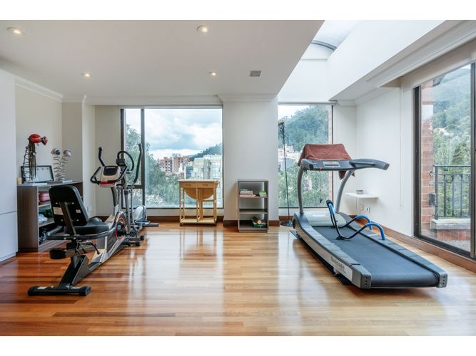 Apartamento de 4 alcobas en venta en Los Rosales, Bogotá, 887 m² · foto 22 de 24