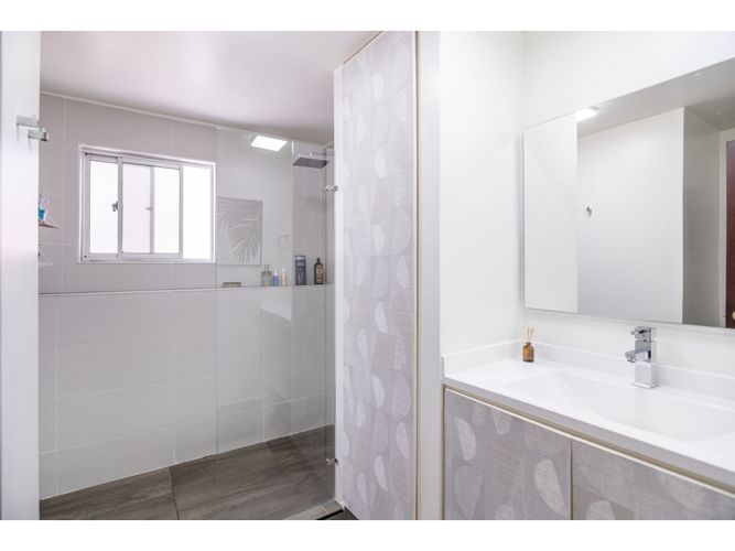 Apartamento en venta en Santa Barbara, Bogotá · foto 8 de 24
