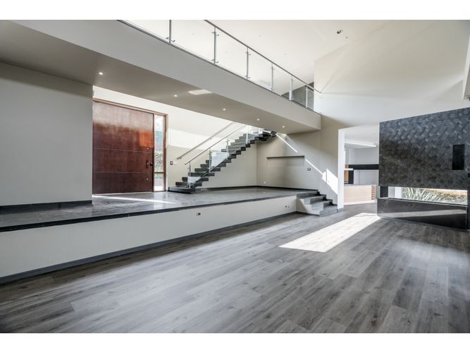 Casa de 4 alcobas en venta en Yerbabuena, Chía, 451 m² · foto 3 de 22