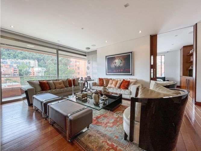 Apartamento de 3 alcobas en venta en Los Rosales, Bogotá, 342 m² · foto 2 de 24