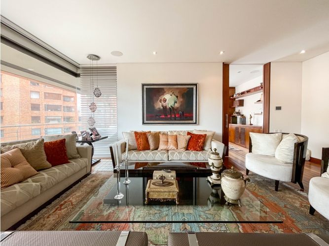 Apartamento de 3 alcobas en venta en Los Rosales, Bogotá, 342 m² · foto 3 de 24