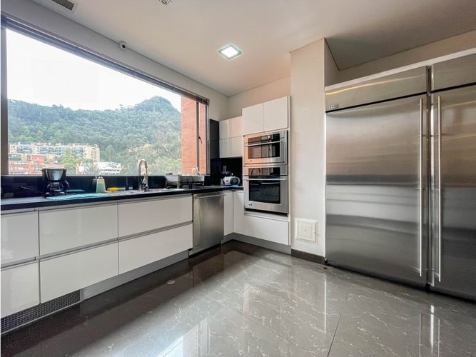 Apartamento de 3 alcobas en venta en Los Rosales, Bogotá, 342 m² · foto 10 de 24