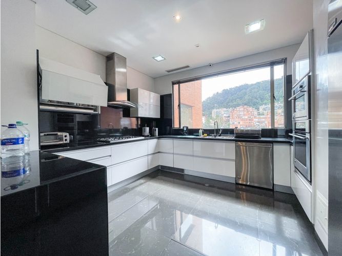 Apartamento de 3 alcobas en venta en Los Rosales, Bogotá, 342 m² · foto 11 de 24