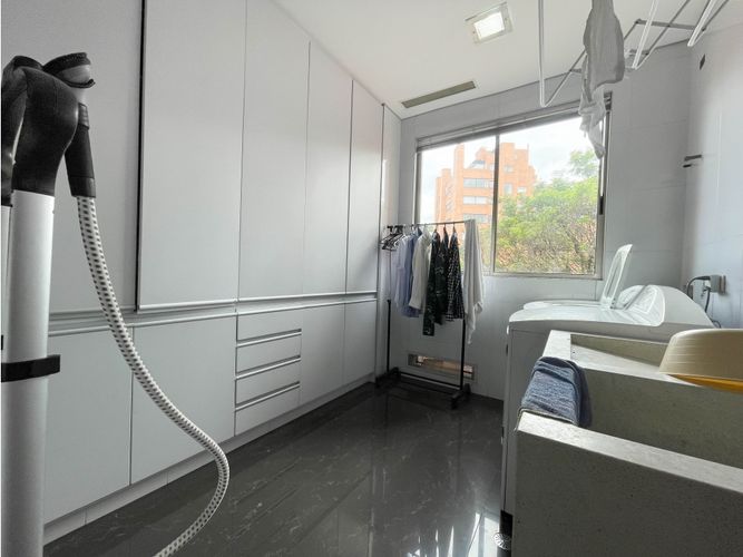 Apartamento de 3 alcobas en venta en Los Rosales, Bogotá, 342 m² · foto 12 de 24