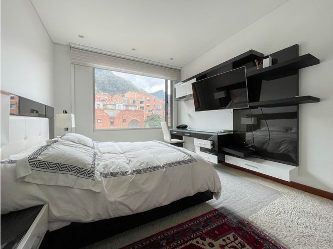 Apartamento de 3 alcobas en venta en Los Rosales, Bogotá, 342 m² · foto 18 de 24