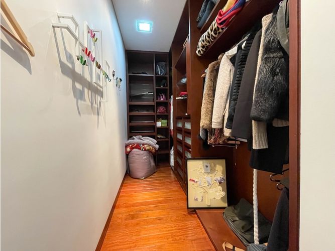 Apartamento de 3 alcobas en venta en Los Rosales, Bogotá, 342 m² · foto 19 de 24