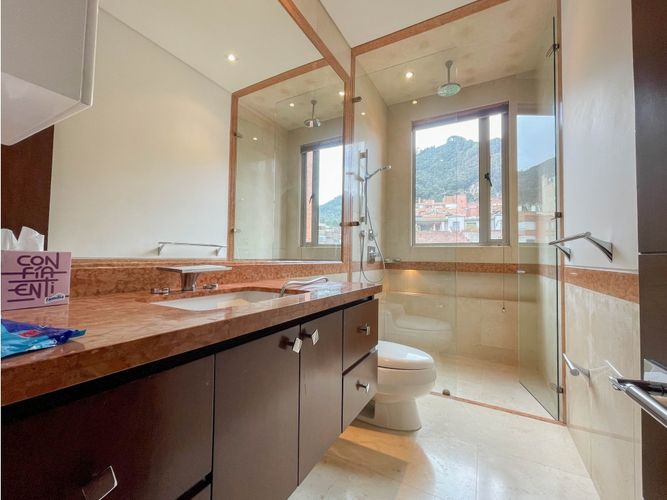 Apartamento de 3 alcobas en venta en Los Rosales, Bogotá, 342 m² · foto 20 de 24
