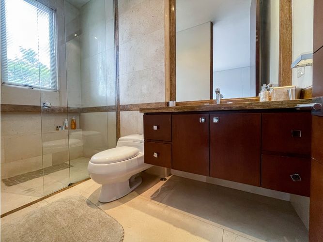Apartamento de 3 alcobas en venta en Los Rosales, Bogotá, 342 m² · foto 23 de 24