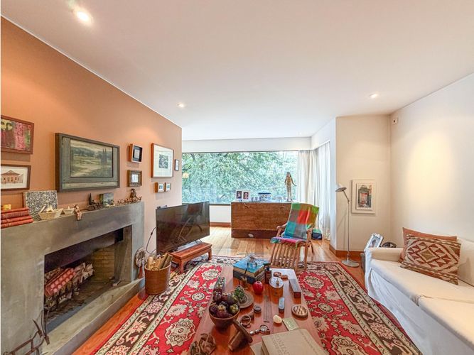 Apartamento de 3 alcobas en venta en La Cabrera, Bogotá, 225 m² · foto 2 de 15
