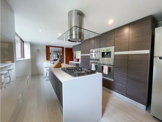 Apartamento de 3 alcobas en venta en El Refugio Ii, Bogotá, 340 m² · foto 6 de 21