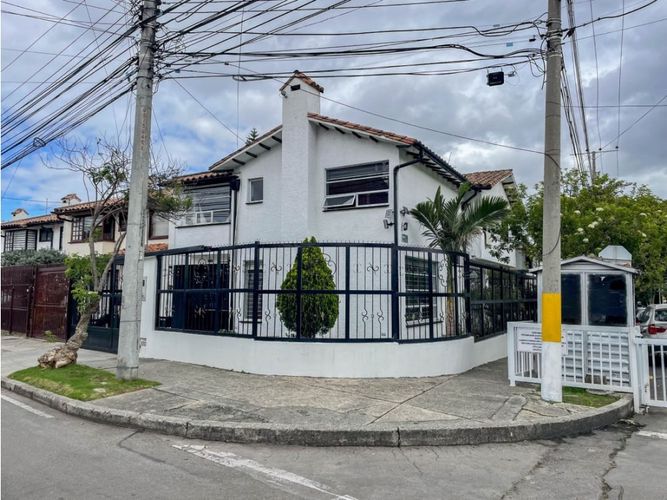 Casa de 4 alcobas en venta en Pontevedra, Bogotá, 154 m² · foto 2 de 22