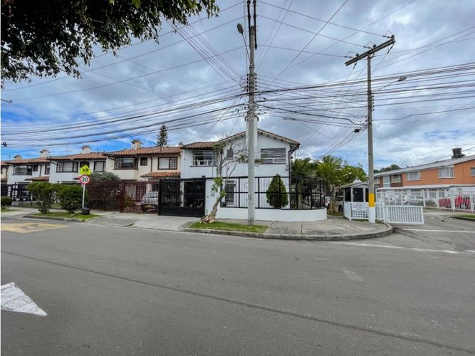Casa de 4 alcobas en venta en Pontevedra, Bogotá, 154 m² · foto 5 de 22