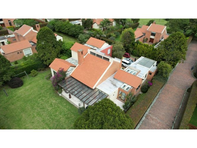 Casa de 4 alcobas en venta en Guaymaral, Bogotá, 406 m² · foto 2 de 24