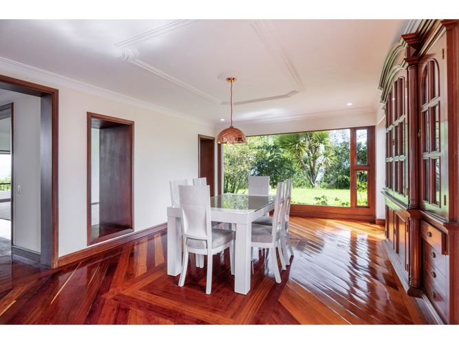 Casa de 5 alcobas en venta en Yerbabuena, Chía, 710 m² · foto 11 de 24