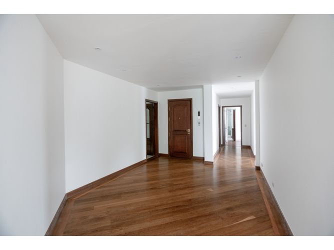 Apartaestudio en venta en La Cabrera, Bogotá, 350 m² · foto 3 de 18