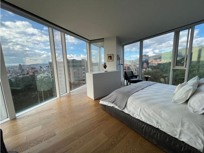 Apartamento de 3 alcobas en venta en Chico, Bogotá, 395 m² · foto 17 de 18