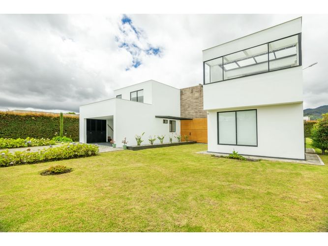 Apartaestudio en venta en Guaymaral, Bogotá, 400 m² · foto 11 de 24