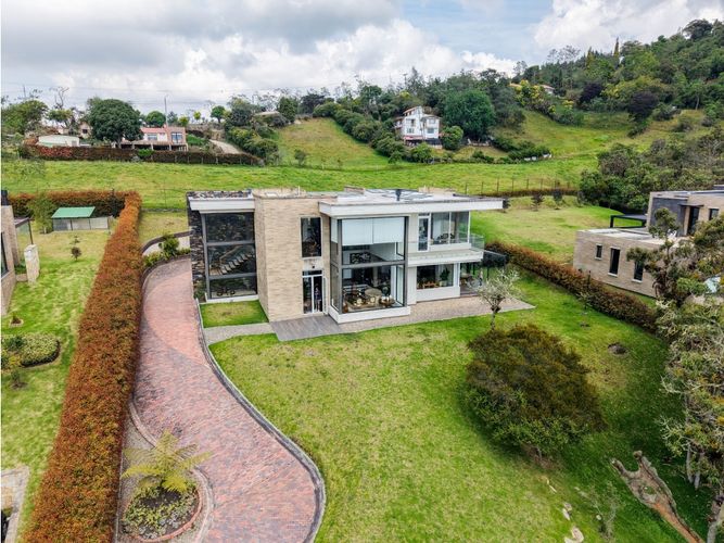 Casa de 4 alcobas en venta en Mercenario, Chía, 410 m² · foto 2 de 24