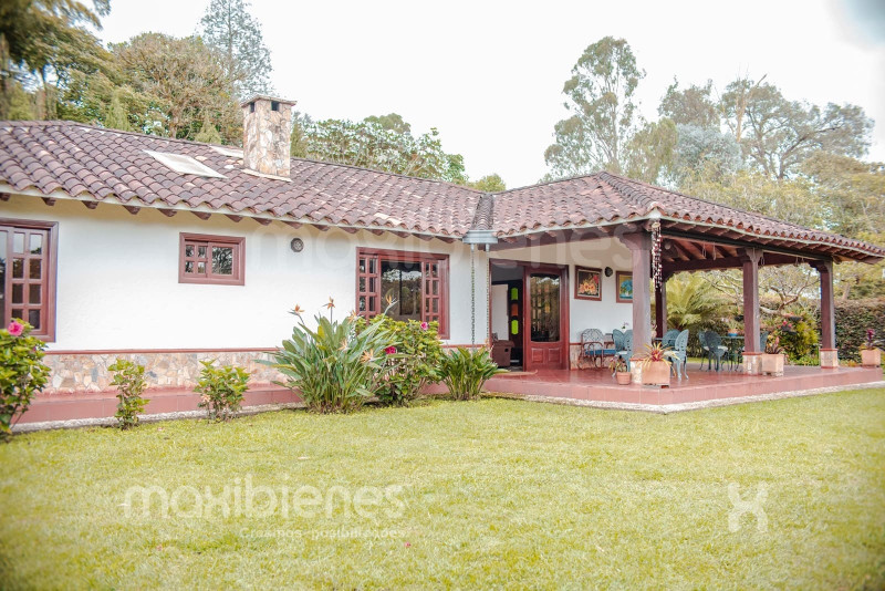 4BR Country House in El rosal (200 m²) for Sale - 3