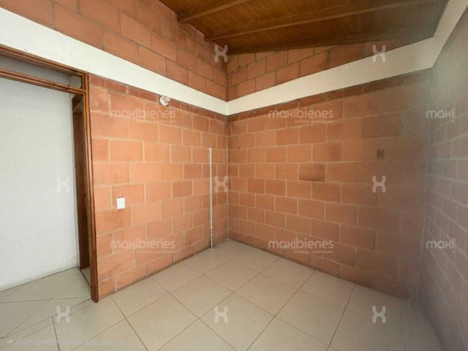 Apartamento de 3 alcobas en venta en La Ceja, 61 m² · foto 2 de 14
