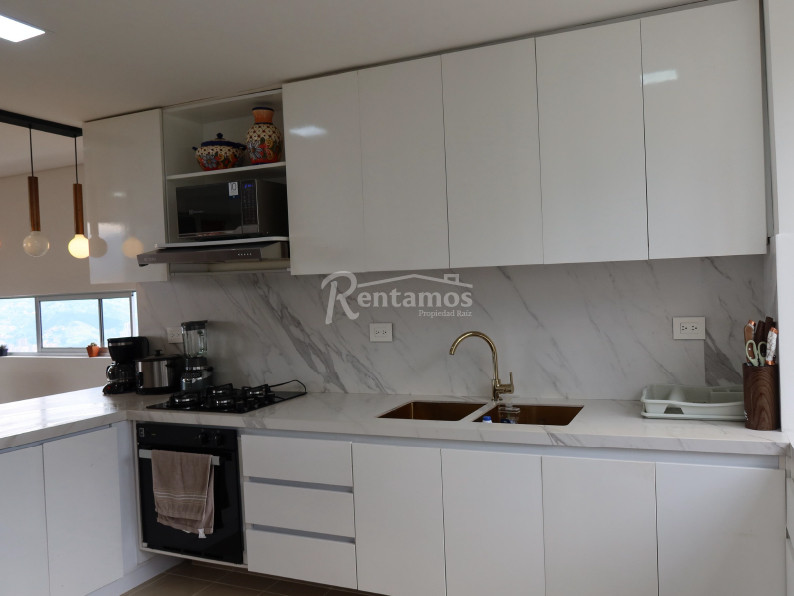 Apartamento en arriendo en El Poblado, Medellín · foto 3 de 22