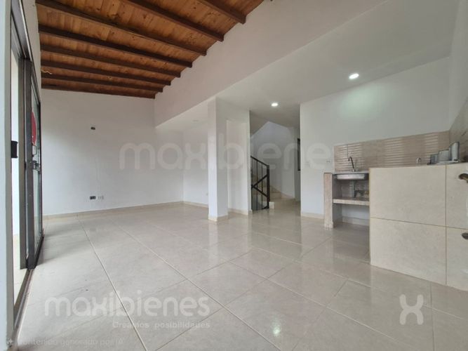 Apartamento de 5 alcobas en venta en El Carmen De Viboral, El Carmen de Viboral, 190 m² · foto 2 de 24