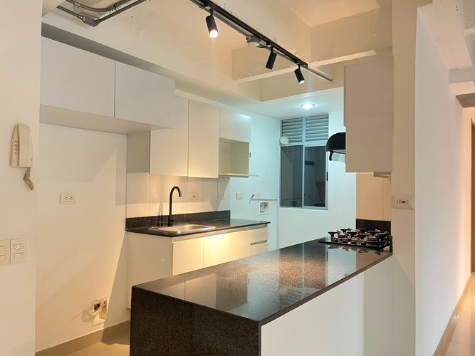 Apartamento de 2 alcobas en arriendo en El Poblado, Medellín, 84 m² · foto 4 de 16